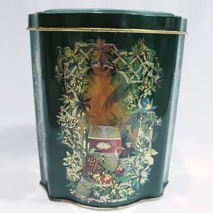 Vintage England Green Holiday Tea Tin Avon Christmas 1981 Pineapples Gold Trim.